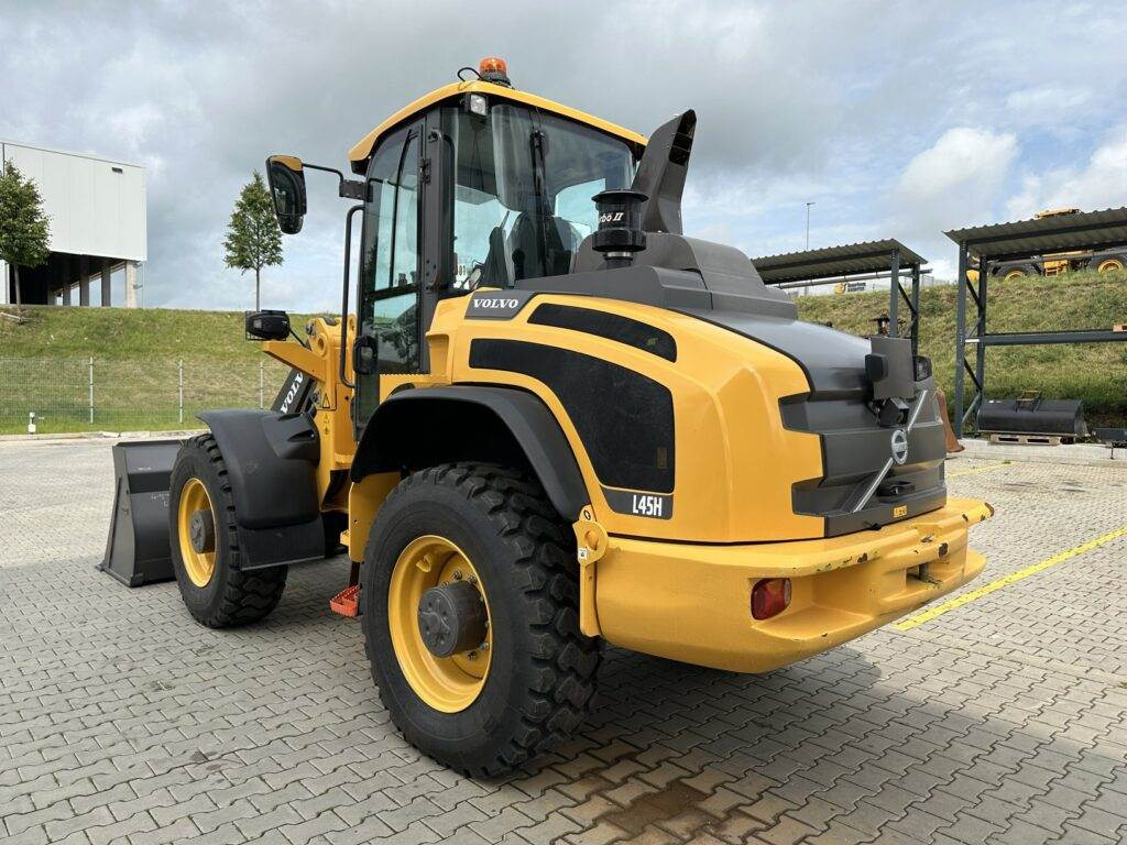 Volvo L45HS - Máy xúc lật bánh lốp: hình 2 Volvo L45HS - Máy xúc lật bánh lốp: hình 2