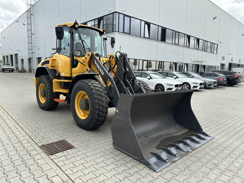 Volvo L45HS - Máy xúc lật bánh lốp: hình 1 Volvo L45HS - Máy xúc lật bánh lốp: hình 1