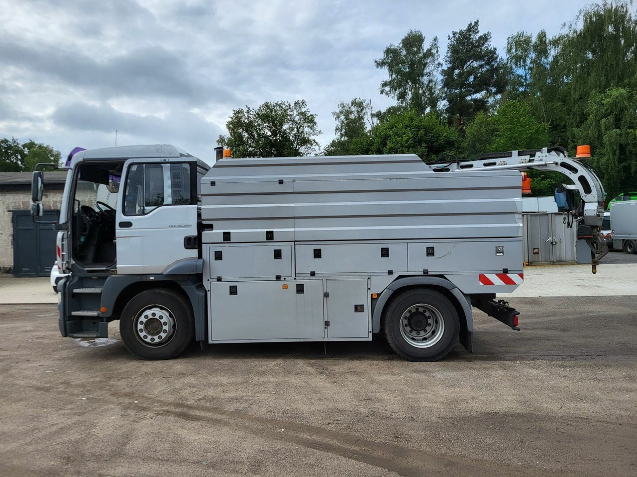 MAN TGA 18.360 4x2 HD-Kanalreiniger ASSMANN 6500 L - Xe tải chân không: hình 4 MAN TGA 18.360 4x2 HD-Kanalreiniger ASSMANN 6500 L - Xe tải chân không: hình 4