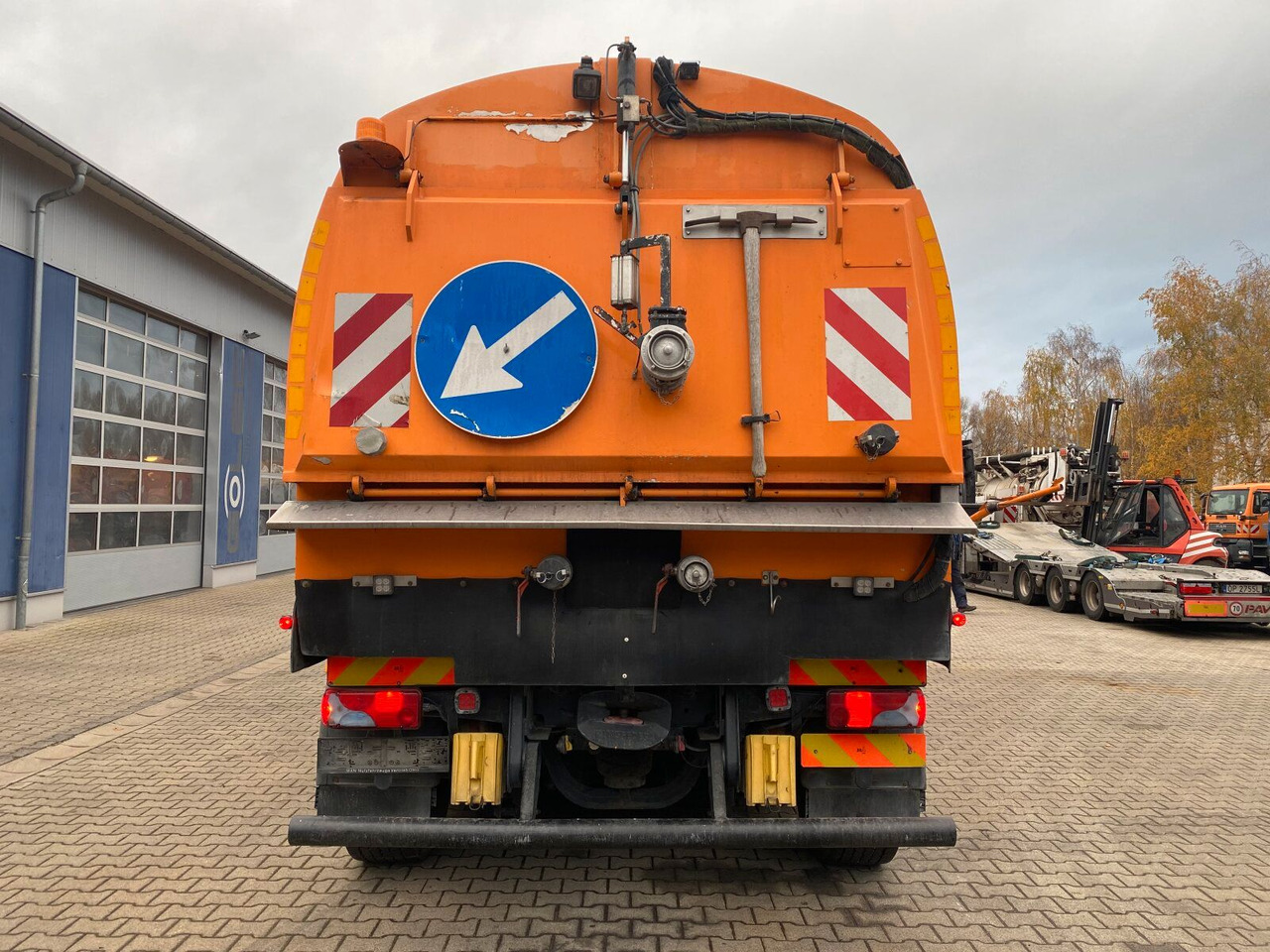 MAN TGA 26.430 6x2-2 LL - Xe quét đường: hình 4 MAN TGA 26.430 6x2-2 LL - Xe quét đường: hình 4