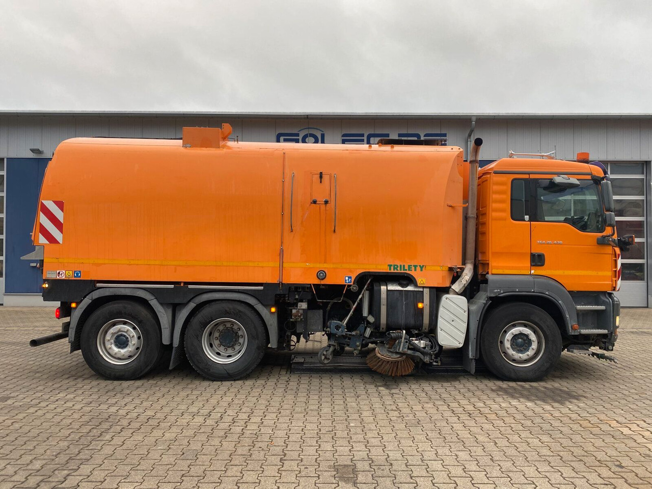 MAN TGA 26.430 6x2-2 LL - Xe quét đường: hình 2 MAN TGA 26.430 6x2-2 LL - Xe quét đường: hình 2