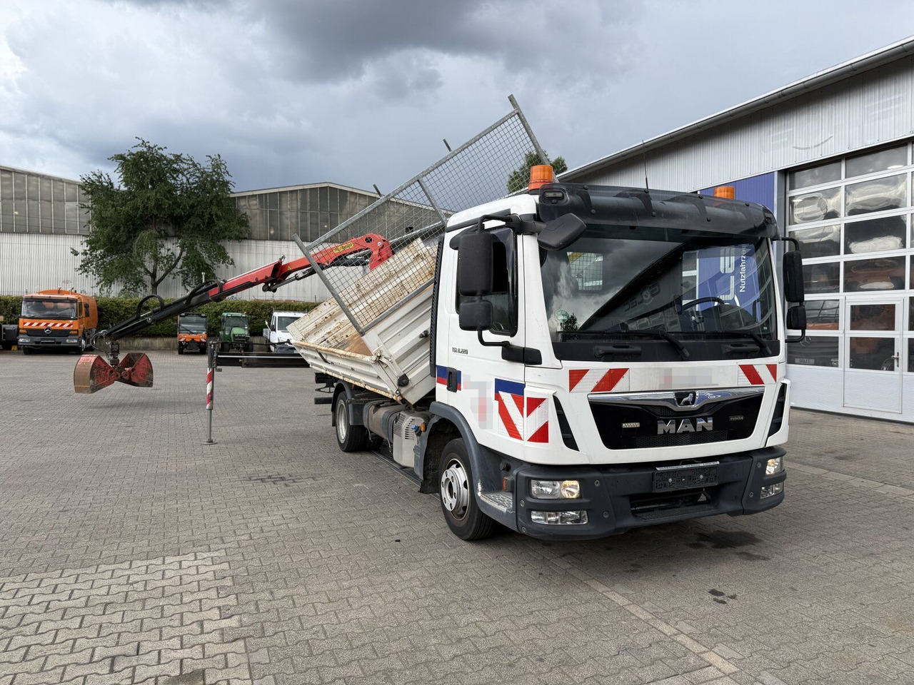 MAN TGL 8.220 4x2 Kipper Kran Palfinger 7.001-K A - Xe ben nhỏ: hình 2 MAN TGL 8.220 4x2 Kipper Kran Palfinger 7.001-K A - Xe ben nhỏ: hình 2
