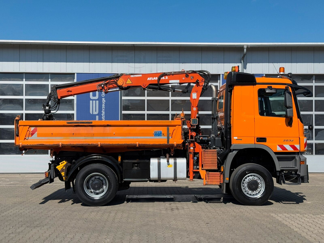 Mercedes-Benz ACTROS 2044 4x4 Kipper Kran ATLAS 65.2 A2L - Xe cẩu tự hành: hình 3 Mercedes-Benz ACTROS 2044 4x4 Kipper Kran ATLAS 65.2 A2L - Xe cẩu tự hành: hình 3