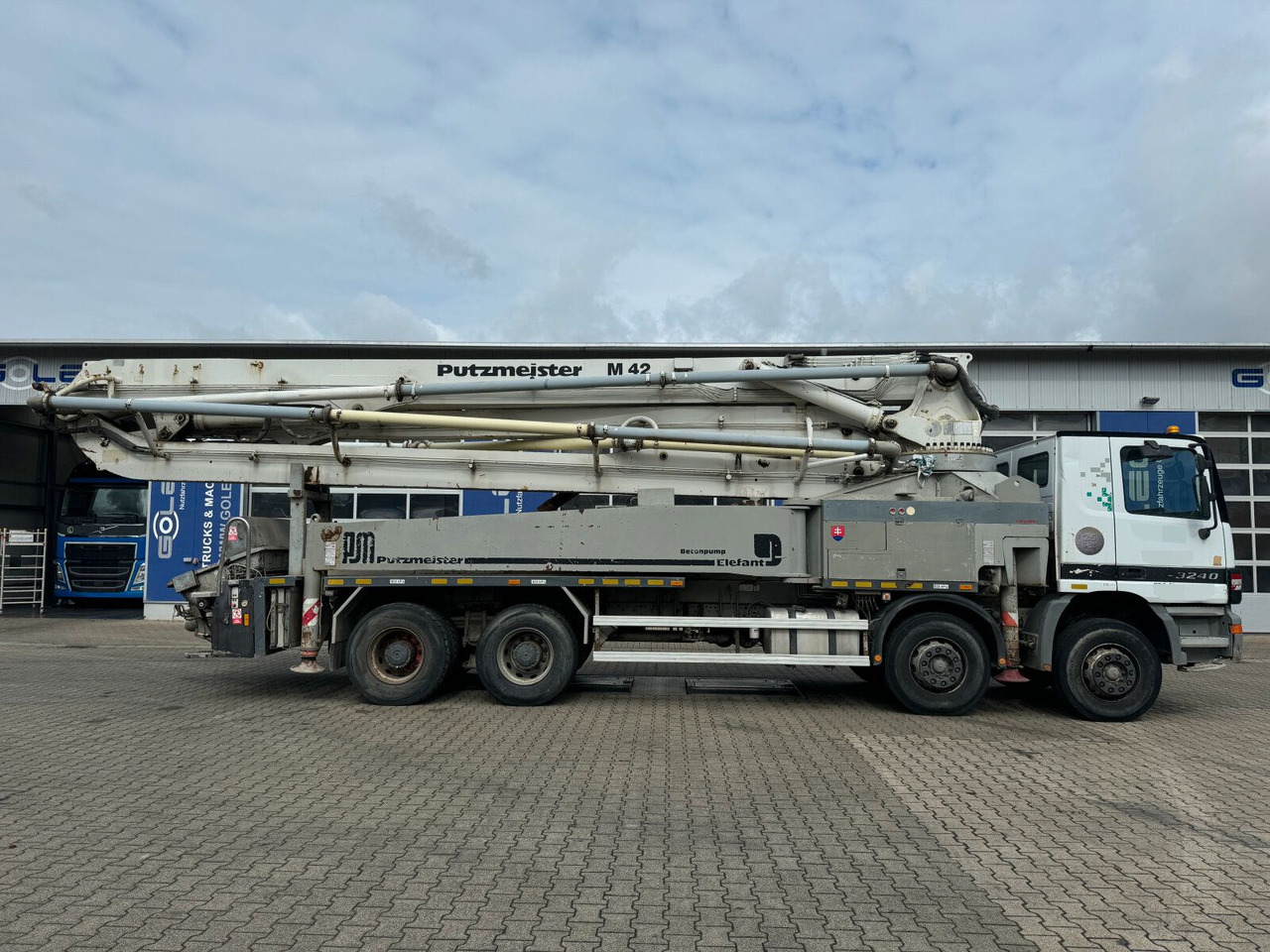 Mercedes-Benz ACTROS 3240 8x4 Betonpumpe PUTZMEISTER BSF 42 M - Xe bơm bê tông: hình 4 Mercedes-Benz ACTROS 3240 8x4 Betonpumpe PUTZMEISTER BSF 42 M - Xe bơm bê tông: hình 4