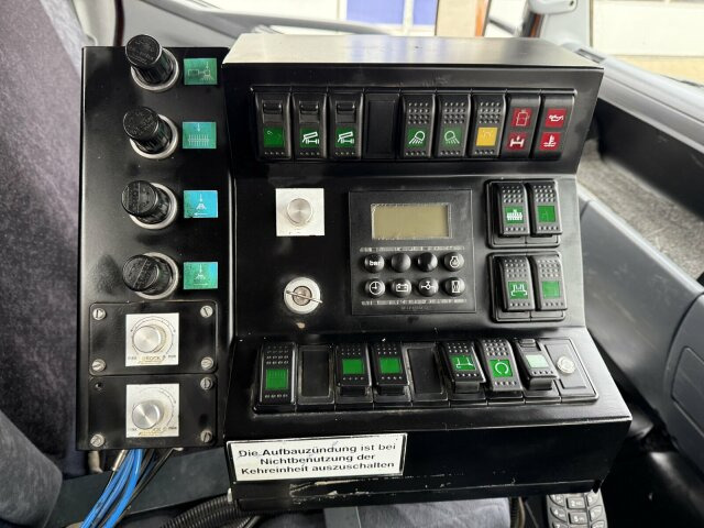 Mitsubishi Canter FUSO Kehrmaschine BROCK SL140 4 m³ - Xe quét đường: hình 5 Mitsubishi Canter FUSO Kehrmaschine BROCK SL140 4 m³ - Xe quét đường: hình 5