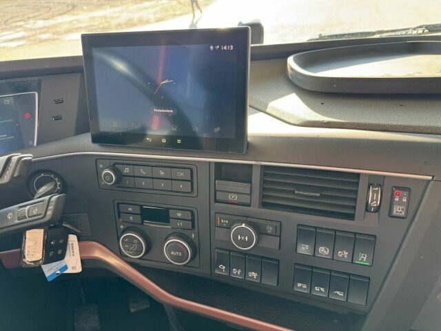 Volvo FH16 750 8X4 Holztransport Alukar TOP! - Xe chở gỗ: hình 2 Volvo FH16 750 8X4 Holztransport Alukar TOP! - Xe chở gỗ: hình 2