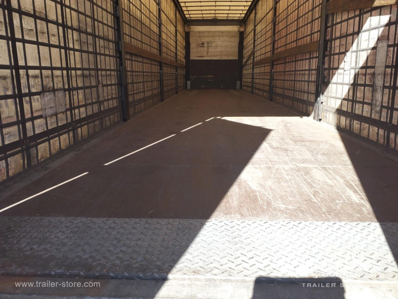 SCHMITZ Curtainsider Standard - Sơ mi rơ moóc mui bạt: hình 3 SCHMITZ Curtainsider Standard - Sơ mi rơ moóc mui bạt: hình 3