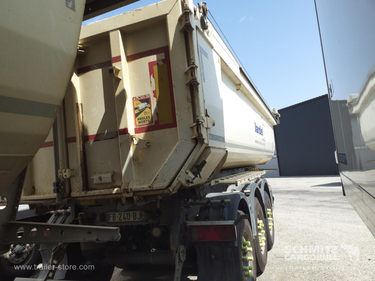 SCHMITZ Tipper Steel half pipe body 26m³ - Sơ mi rơ moóc ben: hình 4 SCHMITZ Tipper Steel half pipe body 26m³ - Sơ mi rơ moóc ben: hình 4