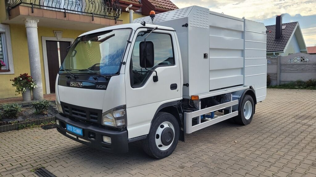 Isuzu NQR75 Container washer laveuse lavacassonetti myjka - Xe tải chở rác: hình 4 Isuzu NQR75 Container washer laveuse lavacassonetti myjka - Xe tải chở rác: hình 4
