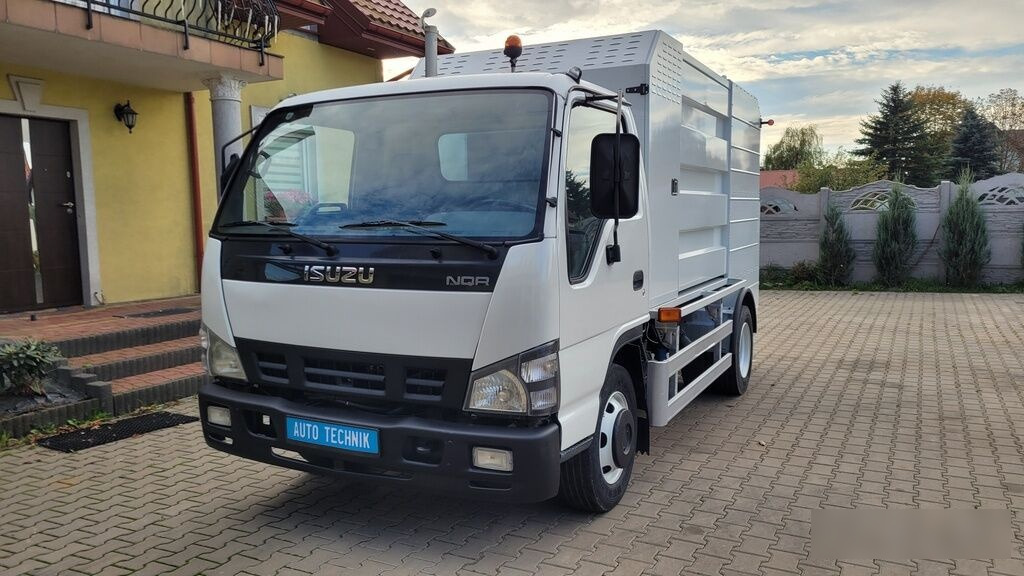 Isuzu NQR75 Container washer laveuse lavacassonetti myjka - Xe tải chở rác: hình 3 Isuzu NQR75 Container washer laveuse lavacassonetti myjka - Xe tải chở rác: hình 3
