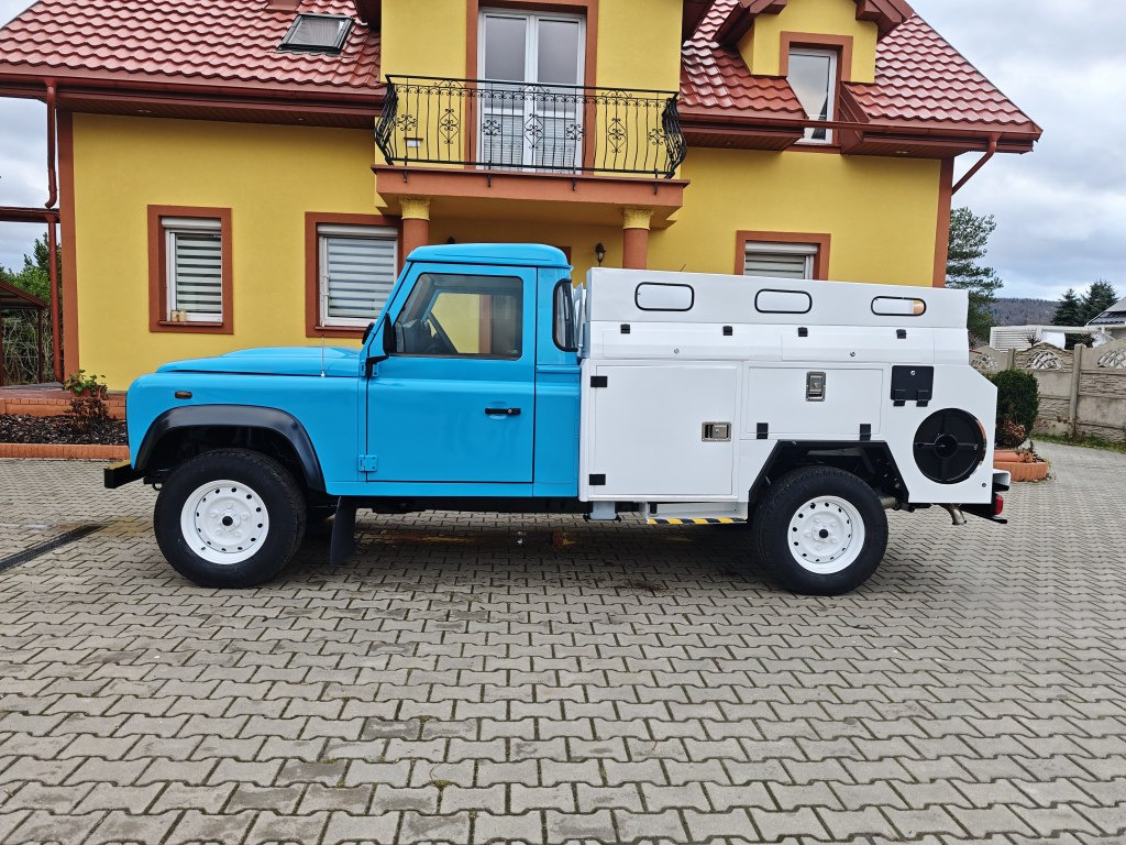 Land Rover Defender VAACUM truck canalisation cleaner - Xe tải chân không: hình 1 Land Rover Defender VAACUM truck canalisation cleaner - Xe tải chân không: hình 1