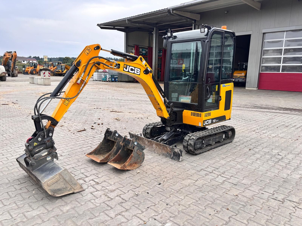 JCB 19C-1 - Máy xúc mini: hình 1 JCB 19C-1 - Máy xúc mini: hình 1