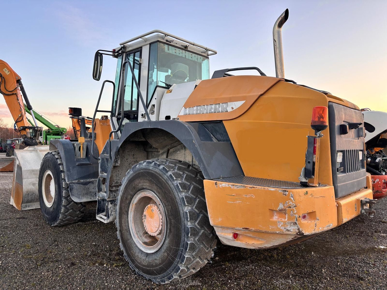 Liebherr L544 - Máy xúc lật bánh lốp: hình 4 Liebherr L544 - Máy xúc lật bánh lốp: hình 4