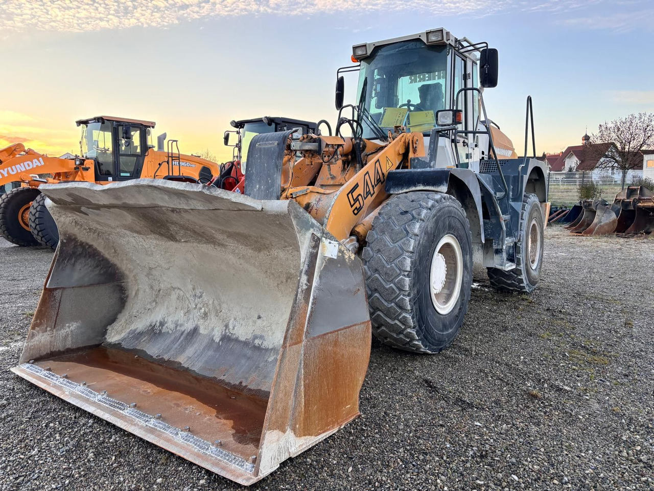 Liebherr L544 - Máy xúc lật bánh lốp: hình 2 Liebherr L544 - Máy xúc lật bánh lốp: hình 2