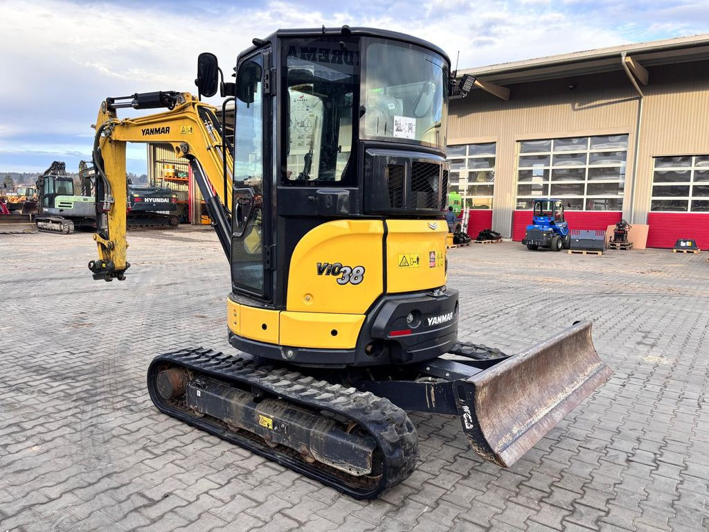 Yanmar Vio38-6 - Máy xúc mini: hình 4 Yanmar Vio38-6 - Máy xúc mini: hình 4