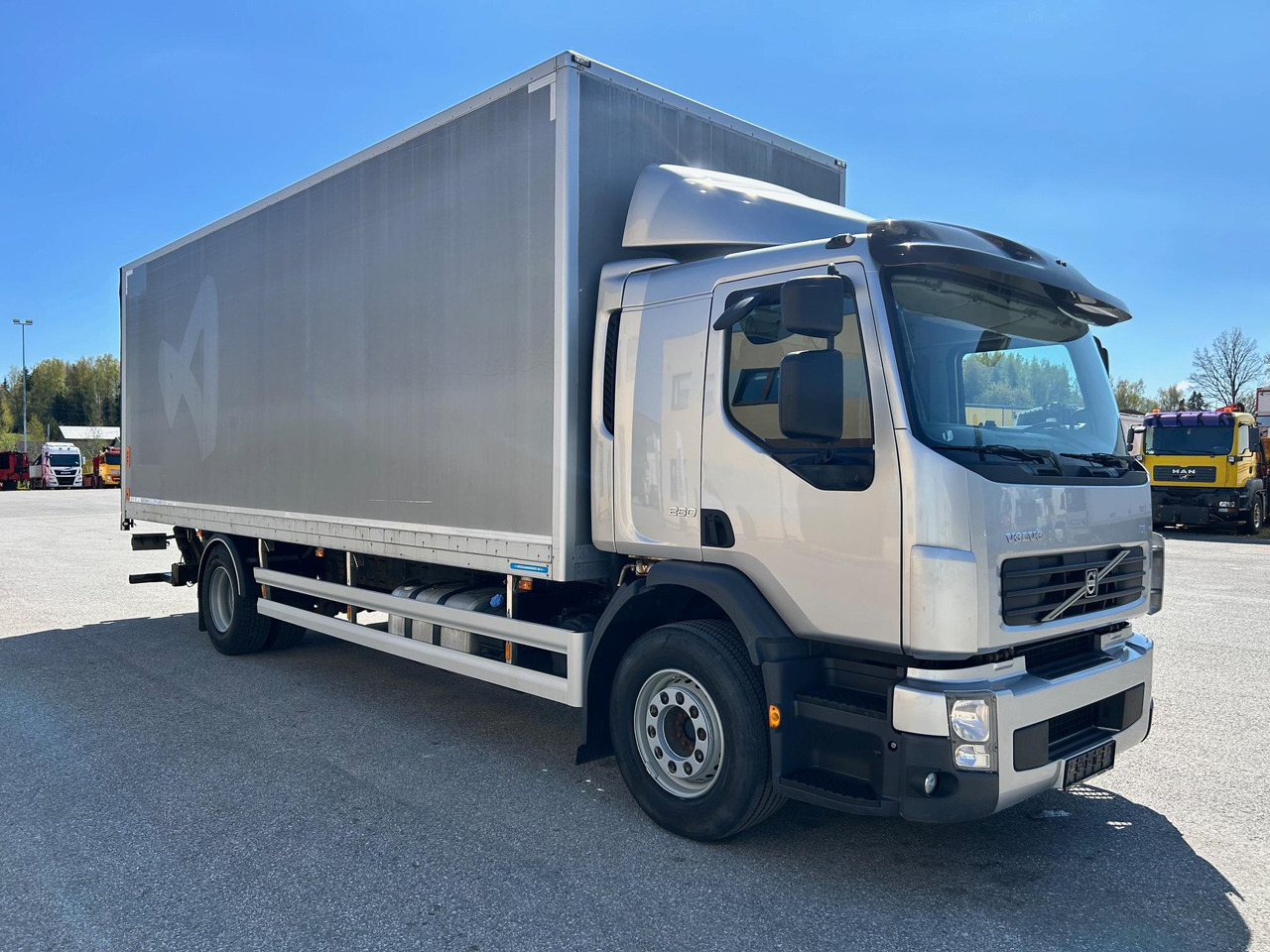 VOLVO FE260 - Xe tải hộp: hình 1 VOLVO FE260 - Xe tải hộp: hình 1