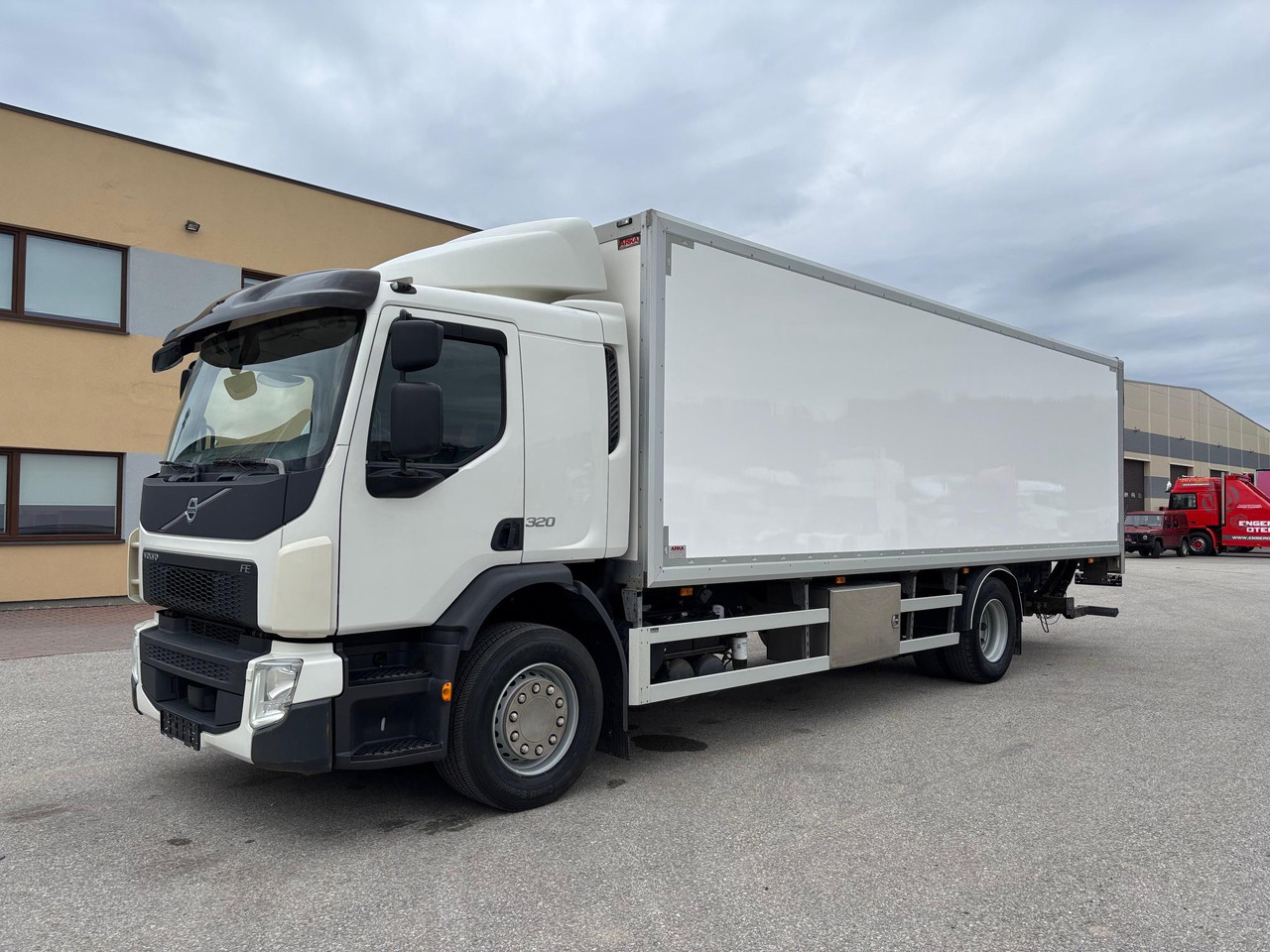 VOLVO FE320 - Xe tải hộp: hình 3 VOLVO FE320 - Xe tải hộp: hình 3