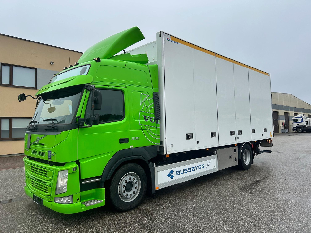 VOLVO FM330 - Xe tải hộp: hình 4 VOLVO FM330 - Xe tải hộp: hình 4