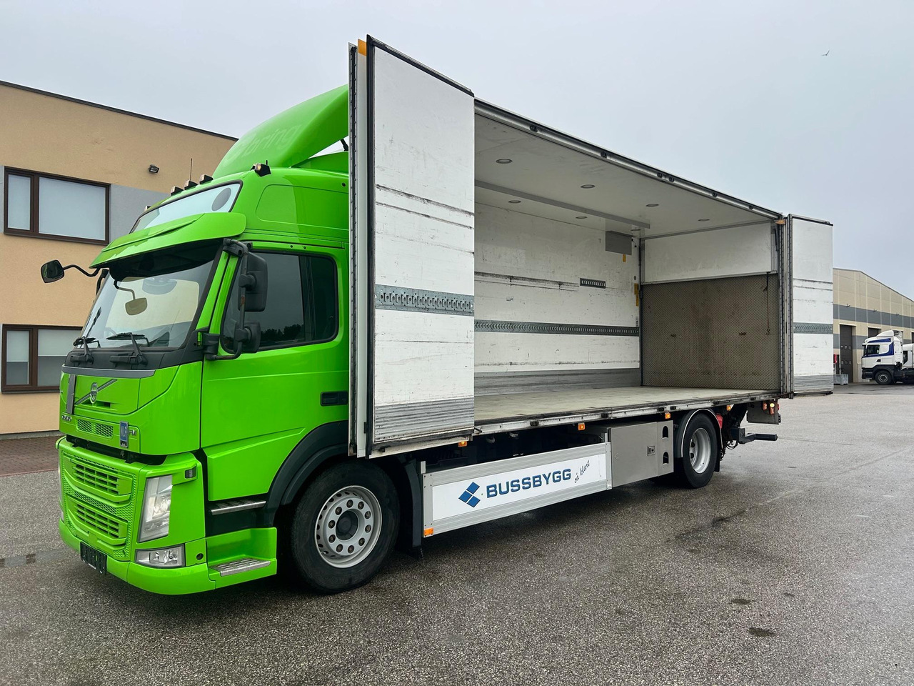 VOLVO FM330 - Xe tải hộp: hình 3 VOLVO FM330 - Xe tải hộp: hình 3
