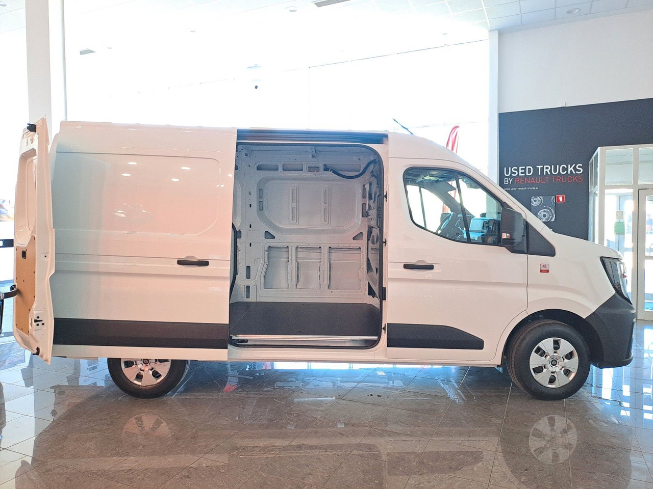 Renault Master L2H2 150 - NAV Klimaaut. Holzb. 270° - Xe van chở hàng: hình 4 Renault Master L2H2 150 - NAV Klimaaut. Holzb. 270° - Xe van chở hàng: hình 4
