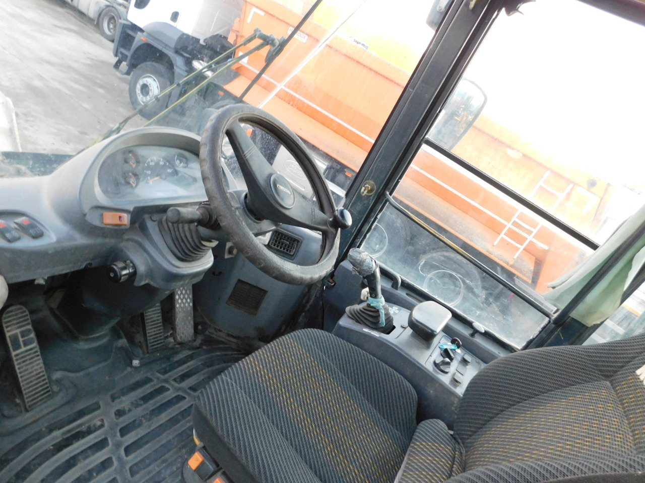 Máy xúc lật bánh lốp Komatsu Wa250pz 5: hình 8 Máy xúc lật bánh lốp Komatsu Wa250pz 5: hình 8