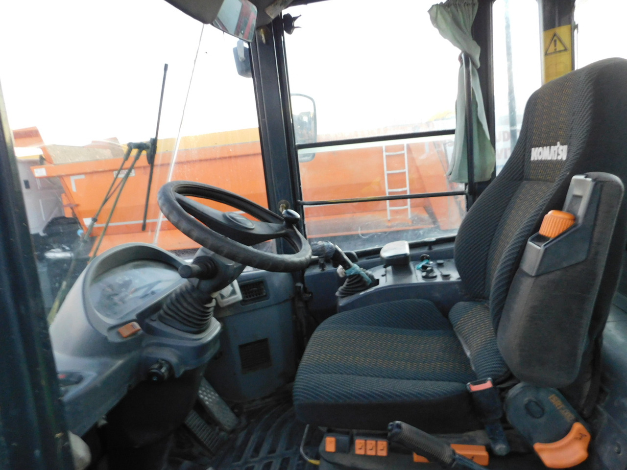 Máy xúc lật bánh lốp Komatsu Wa250pz 5: hình 6 Máy xúc lật bánh lốp Komatsu Wa250pz 5: hình 6