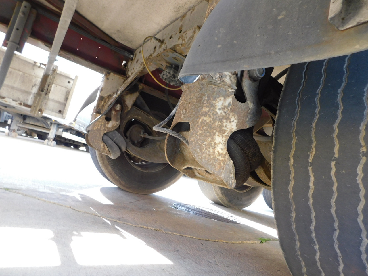 Krone Sdr27 - Sơ mi rơ moóc đông lạnh: hình 5 Krone Sdr27 - Sơ mi rơ moóc đông lạnh: hình 5