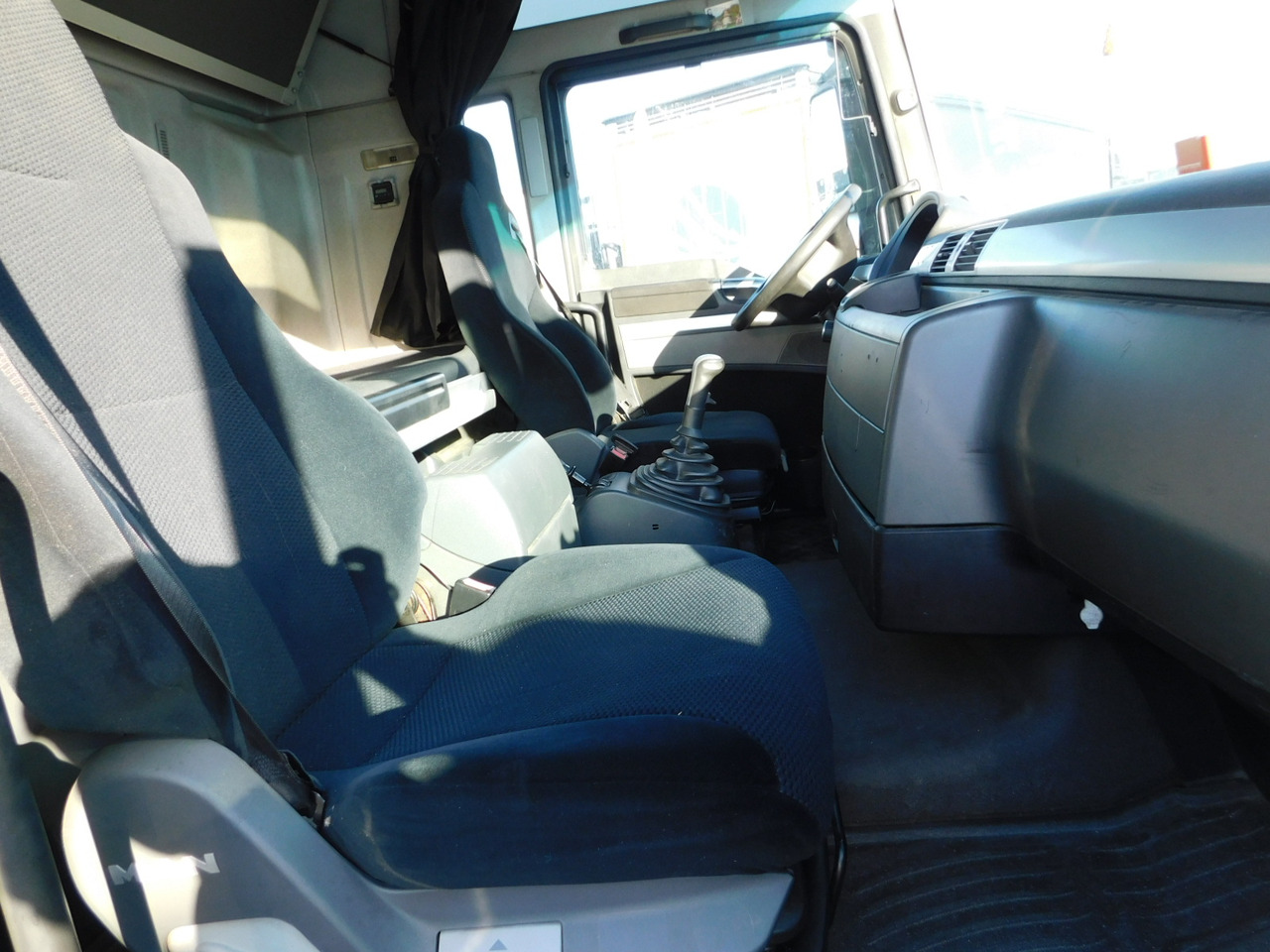 Man Tgx 18440 - Xe tải thùng mui bạt: hình 5 Man Tgx 18440 - Xe tải thùng mui bạt: hình 5