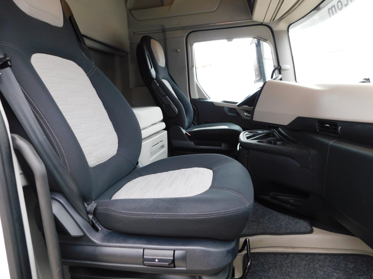 Ford F max 4x2 scab e6 12s2620 - Xe đầu kéo: hình 5 Ford F max 4x2 scab e6 12s2620 - Xe đầu kéo: hình 5