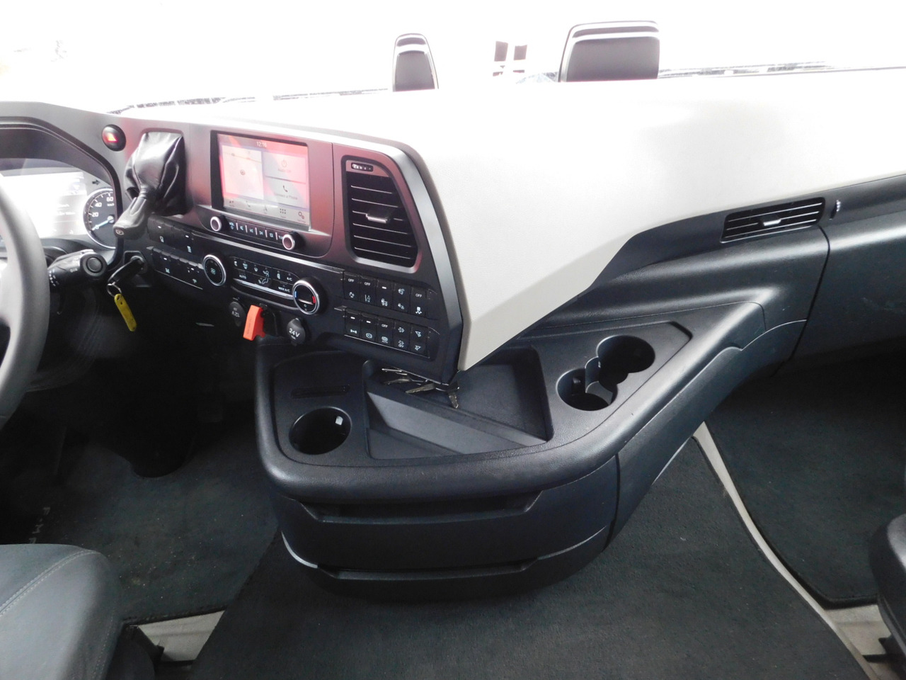 Xe đầu kéo Ford F max 4x2 scab e6 12s2620: hình 6