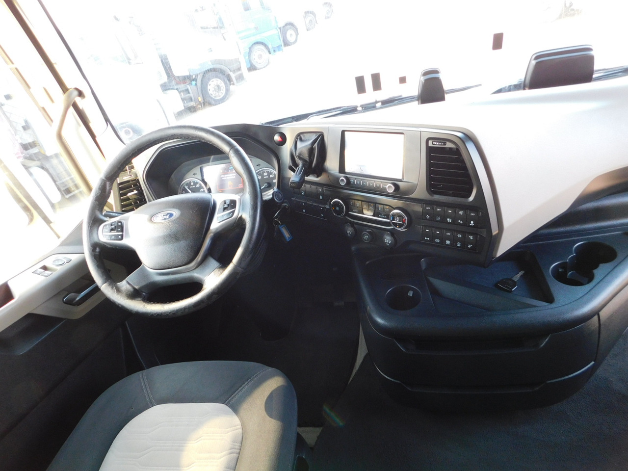 Xe đầu kéo Ford F max 4x2 scab e6 12s2620: hình 7