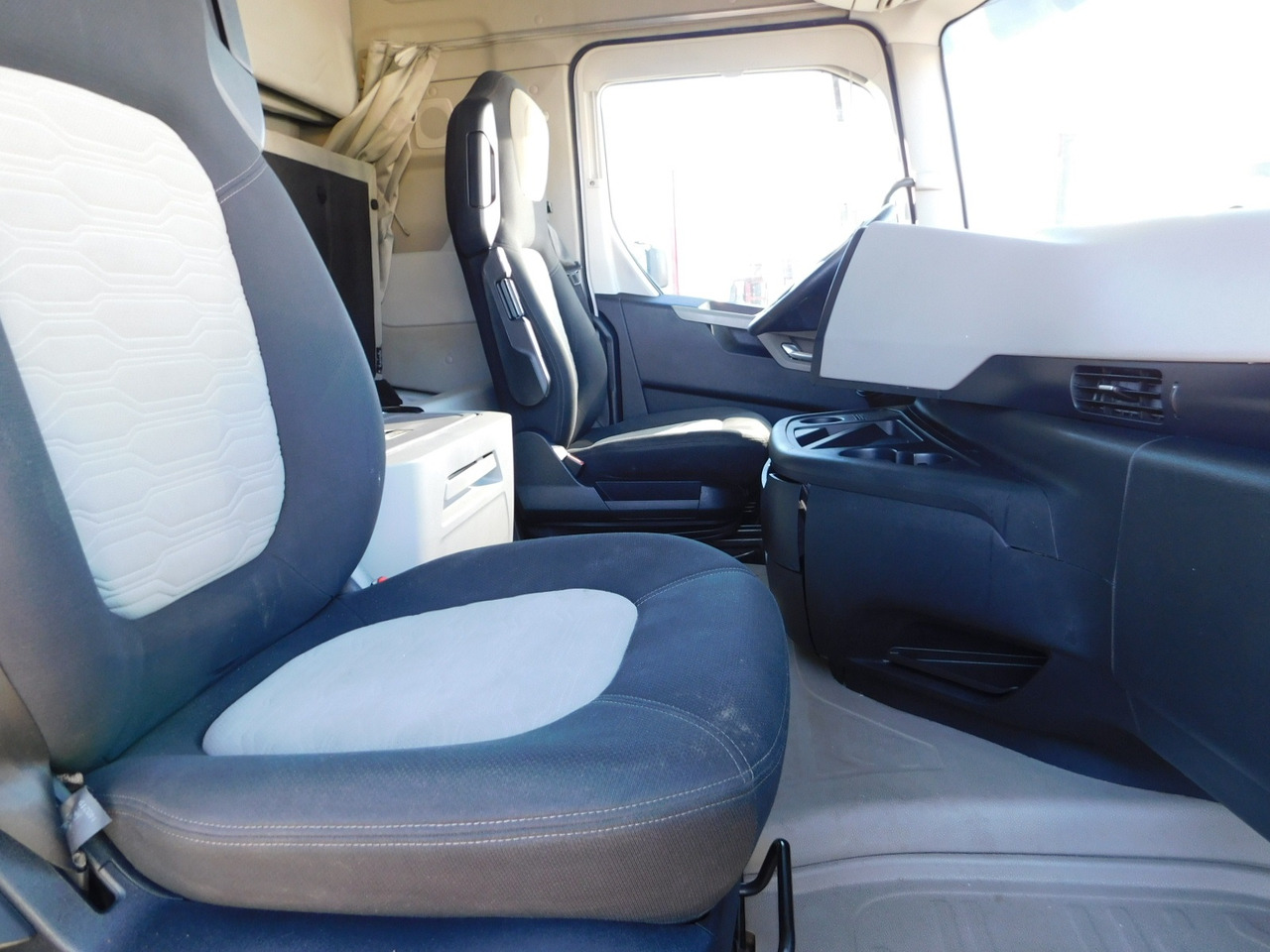 Ford F max 4x2 scab e6 12s2620 - Xe đầu kéo: hình 5 Ford F max 4x2 scab e6 12s2620 - Xe đầu kéo: hình 5