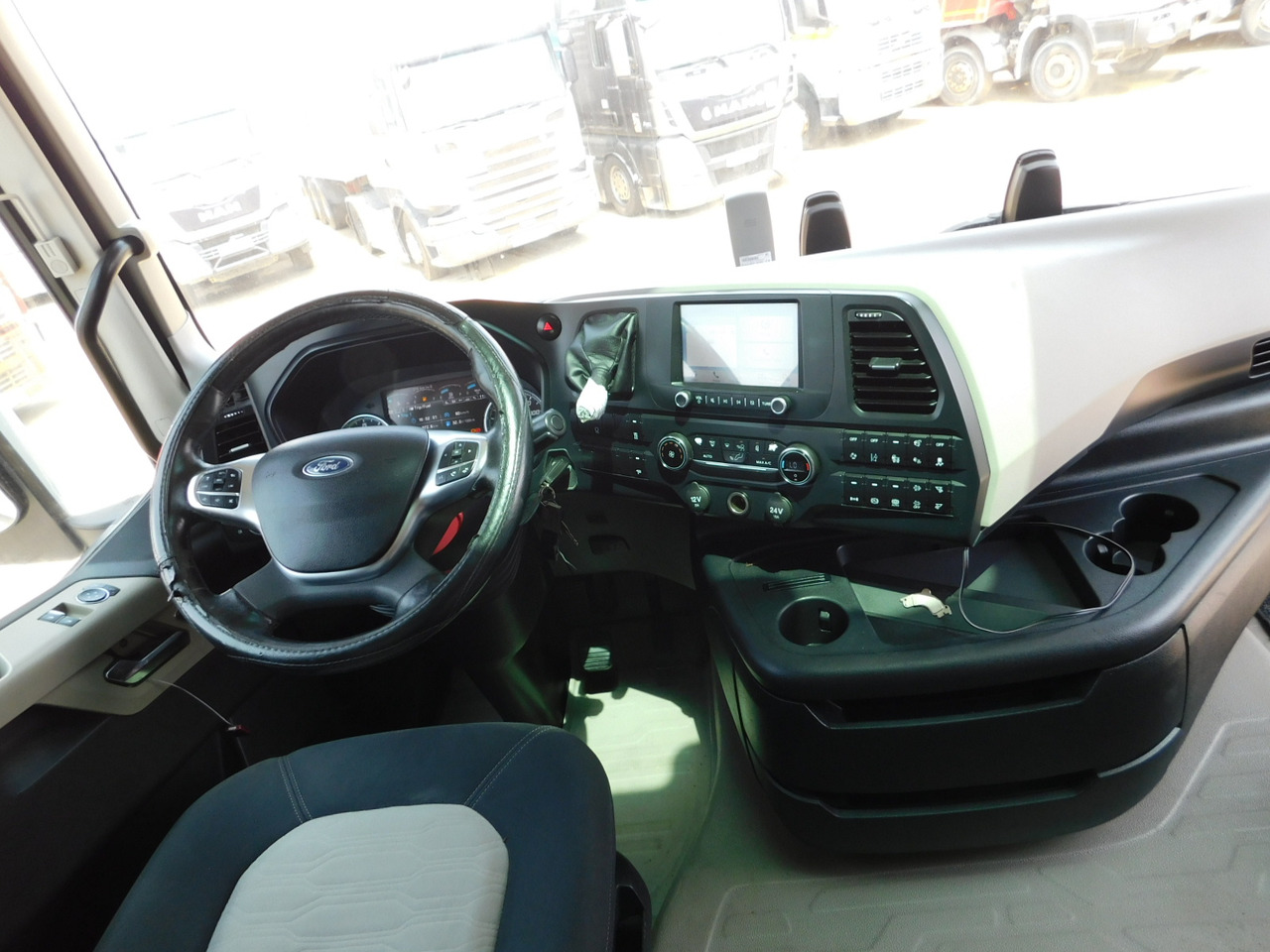 Xe đầu kéo Ford F max 4x2 scab e6 12s2620: hình 6
