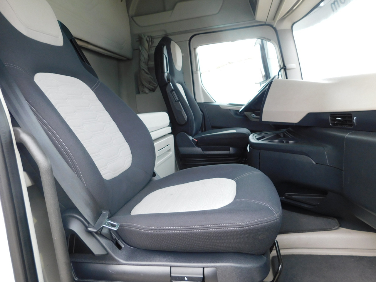 Ford F max 4x2 scab e6 12s2620 - Xe đầu kéo: hình 5 Ford F max 4x2 scab e6 12s2620 - Xe đầu kéo: hình 5