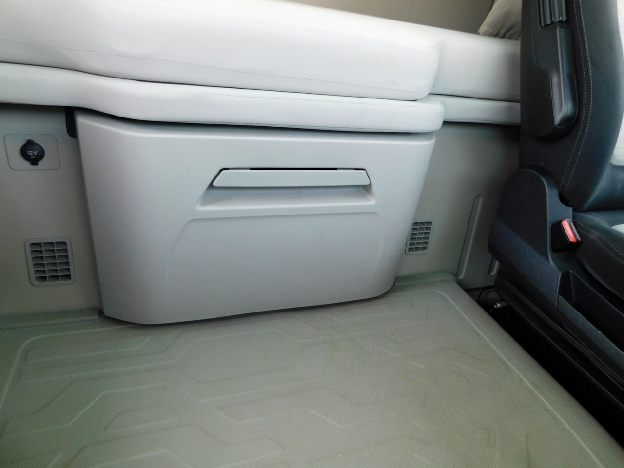 Xe đầu kéo Ford F max 4x2 scab e6 12s2620: hình 8