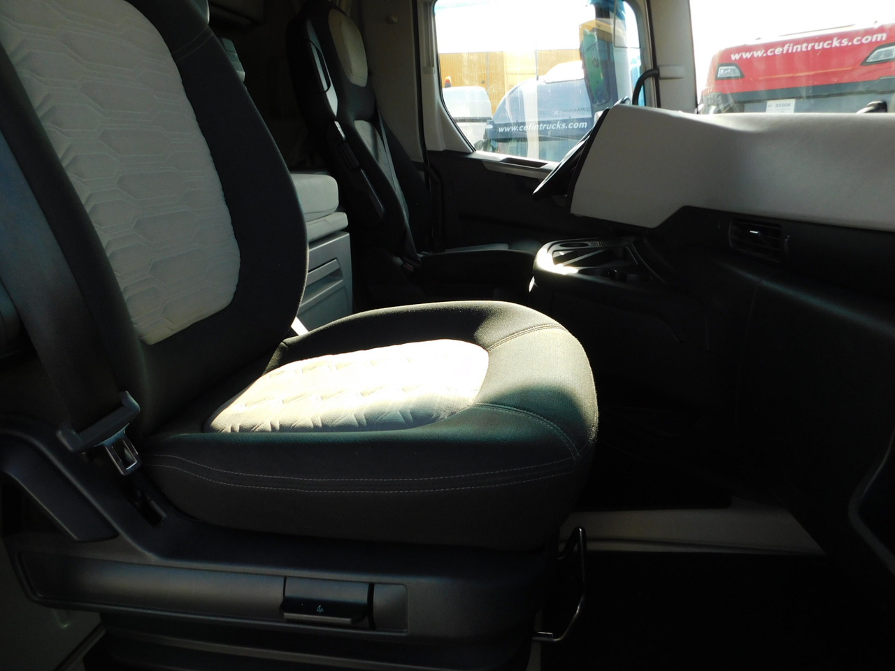 Ford F max 4x2 scab e6 12tx2620 - Xe đầu kéo: hình 5 Ford F max 4x2 scab e6 12tx2620 - Xe đầu kéo: hình 5