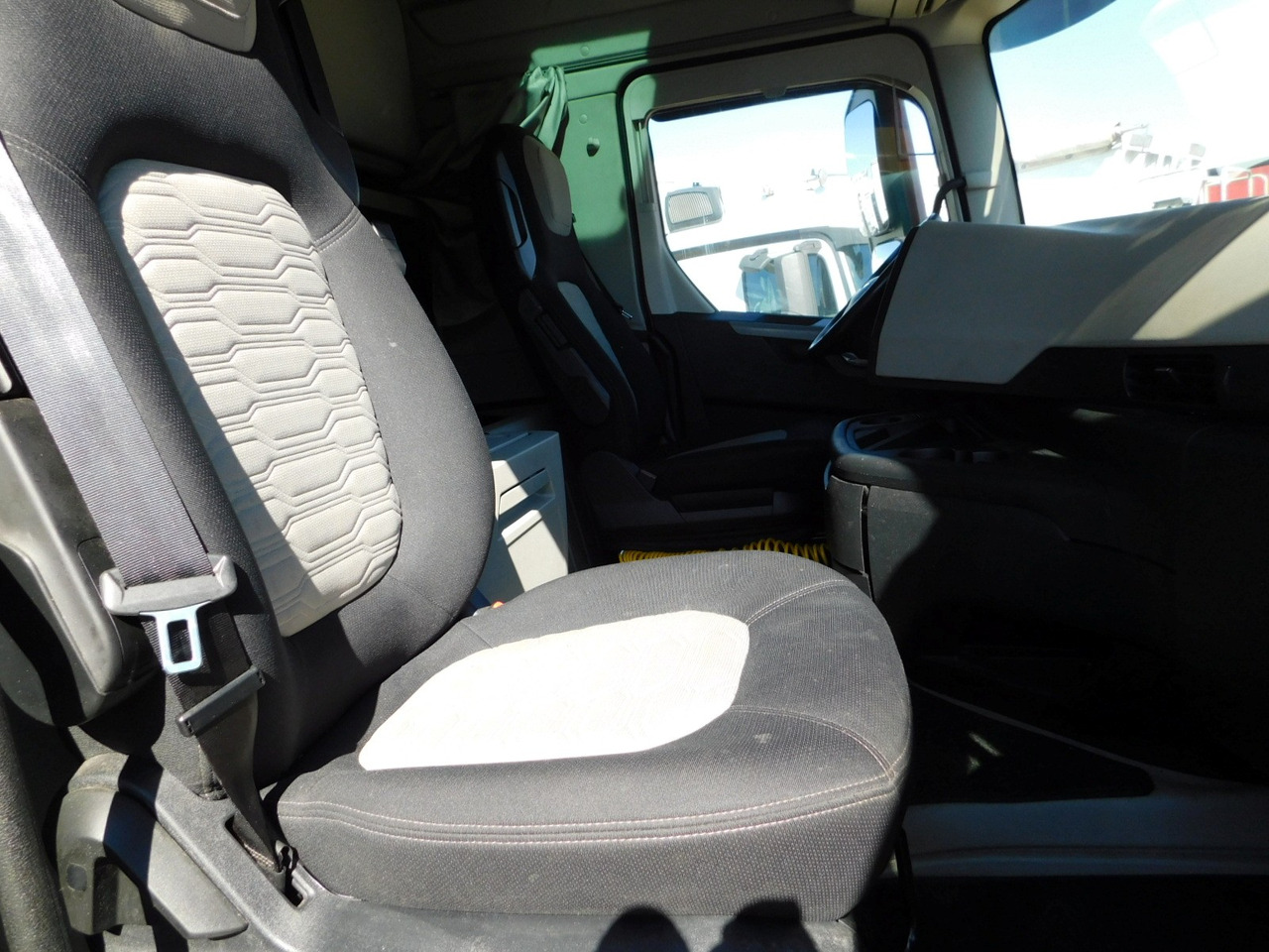 Ford F max 4x2 scab e6 12tx2620 - Xe đầu kéo: hình 5 Ford F max 4x2 scab e6 12tx2620 - Xe đầu kéo: hình 5