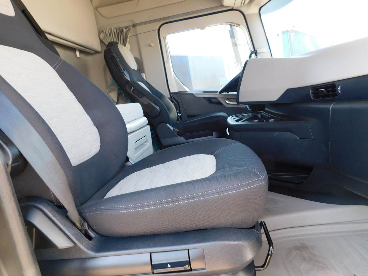 Ford F max 4x2 scab e6 12tx2620 ecotorq - Xe đầu kéo: hình 5 Ford F max 4x2 scab e6 12tx2620 ecotorq - Xe đầu kéo: hình 5