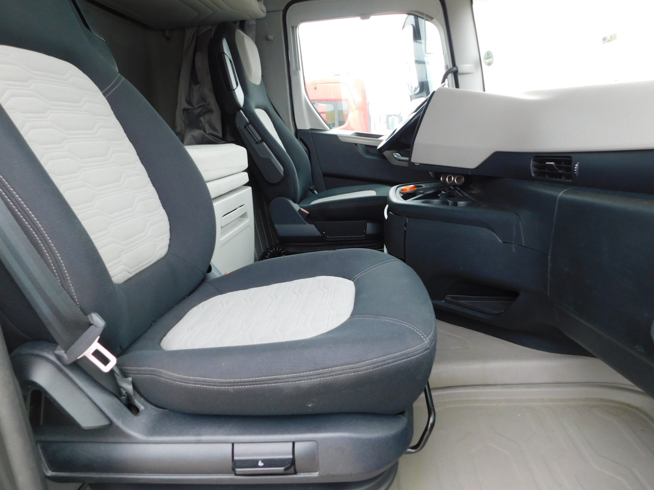 Ford F max ll 4x2 scab e6 12tx2620 - Xe đầu kéo: hình 5 Ford F max ll 4x2 scab e6 12tx2620 - Xe đầu kéo: hình 5