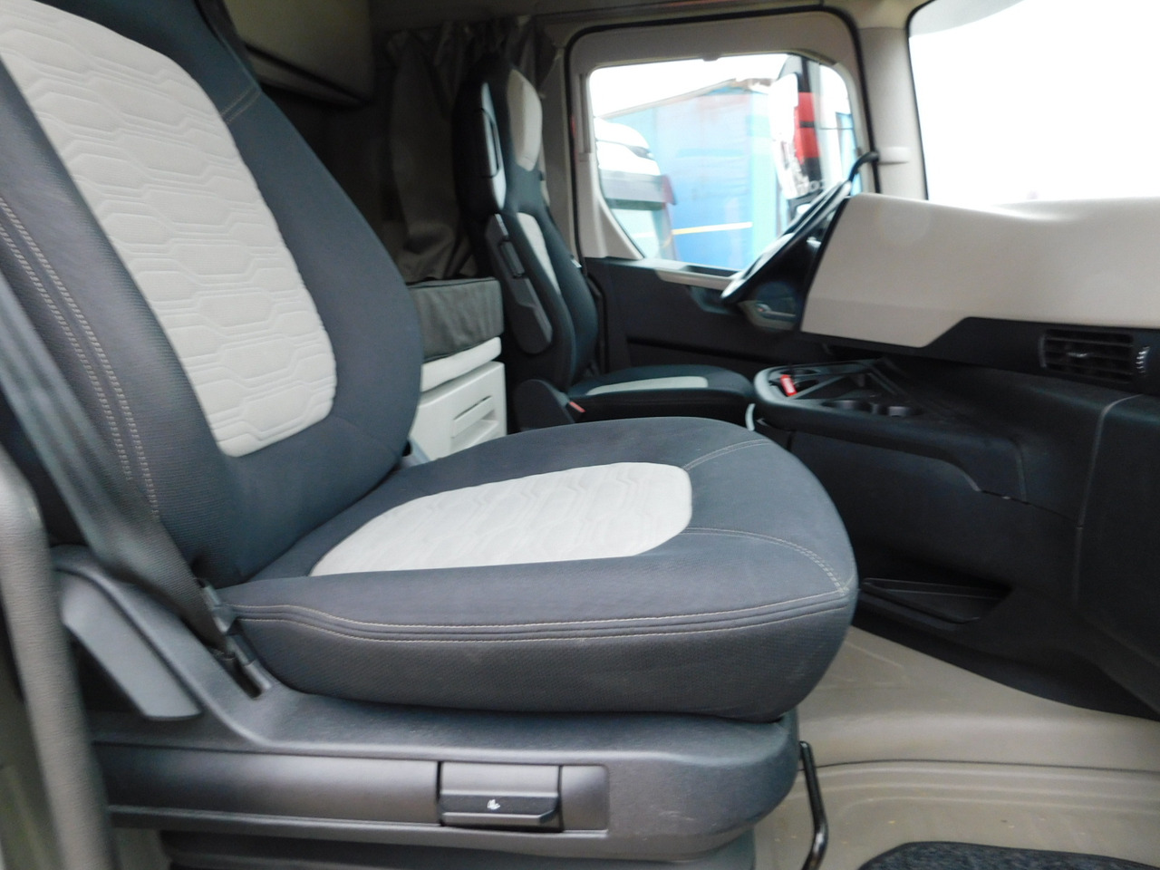 Ford F max ll 4x2 scab e6 12tx2620 - Xe đầu kéo: hình 5 Ford F max ll 4x2 scab e6 12tx2620 - Xe đầu kéo: hình 5