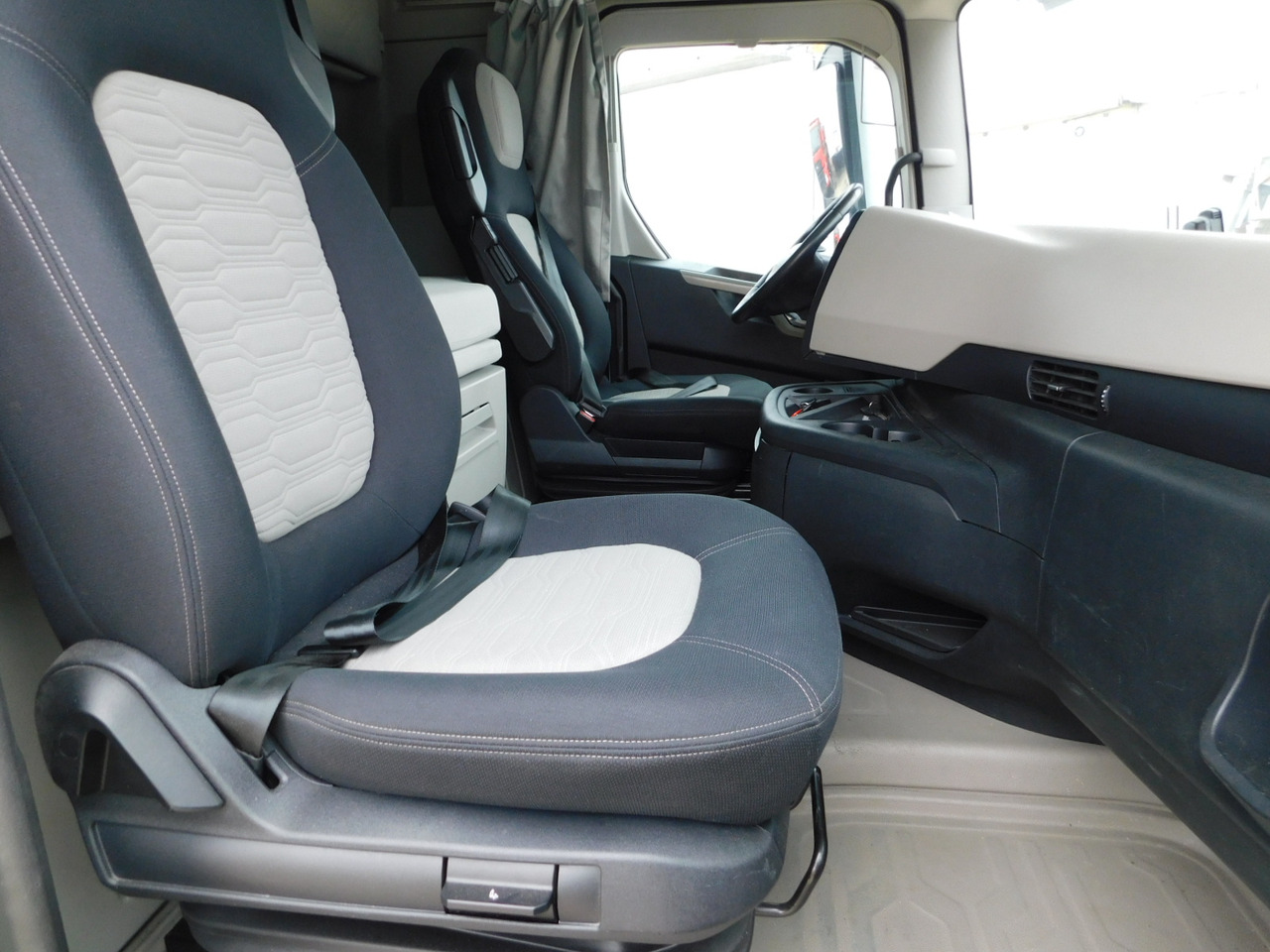 Ford F max ll 4x2 scab e6 12tx2620 - Xe đầu kéo: hình 5 Ford F max ll 4x2 scab e6 12tx2620 - Xe đầu kéo: hình 5