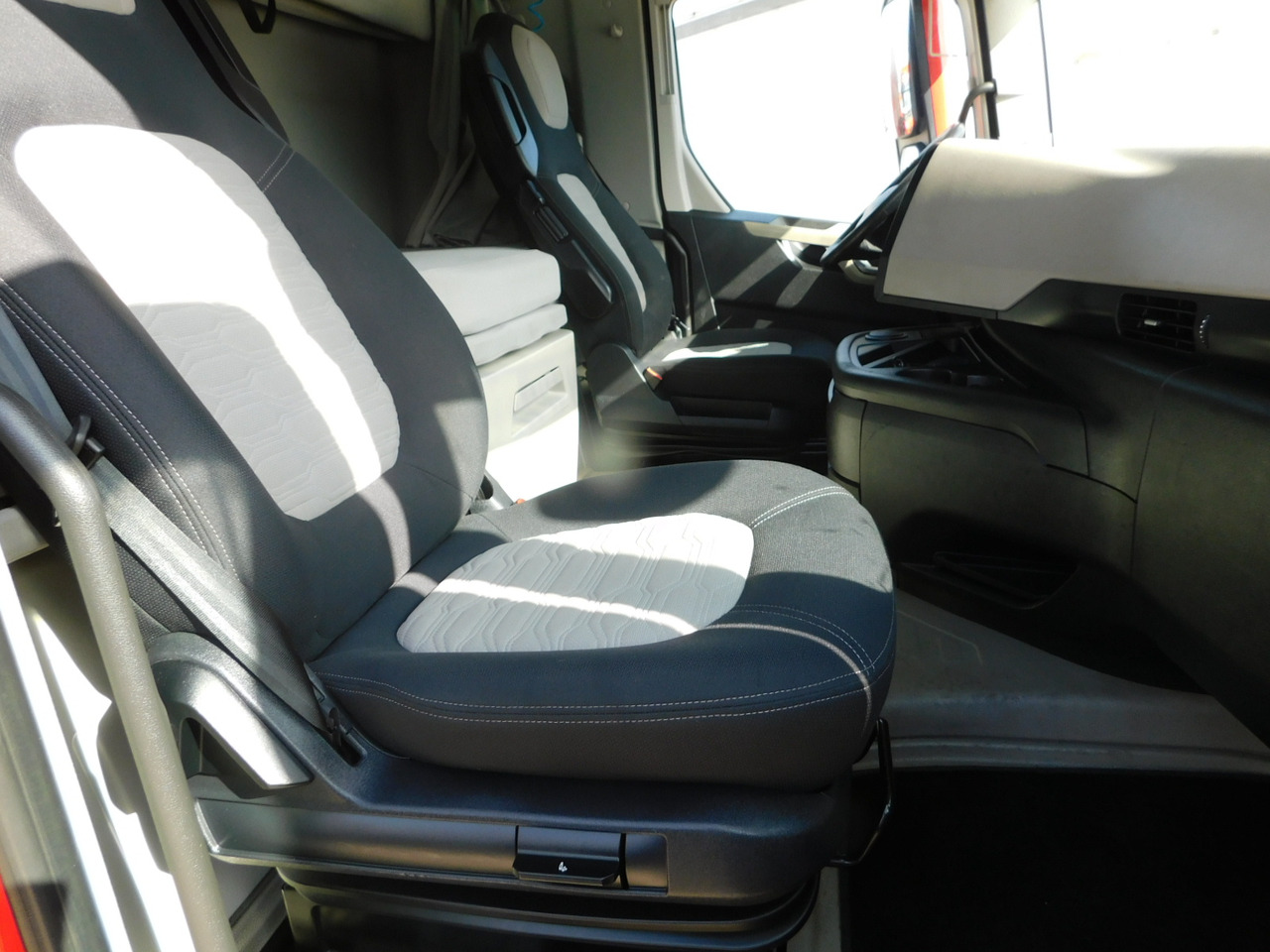 Ford F max ll 4x2 scab e6 12tx2620 - Xe đầu kéo: hình 5 Ford F max ll 4x2 scab e6 12tx2620 - Xe đầu kéo: hình 5