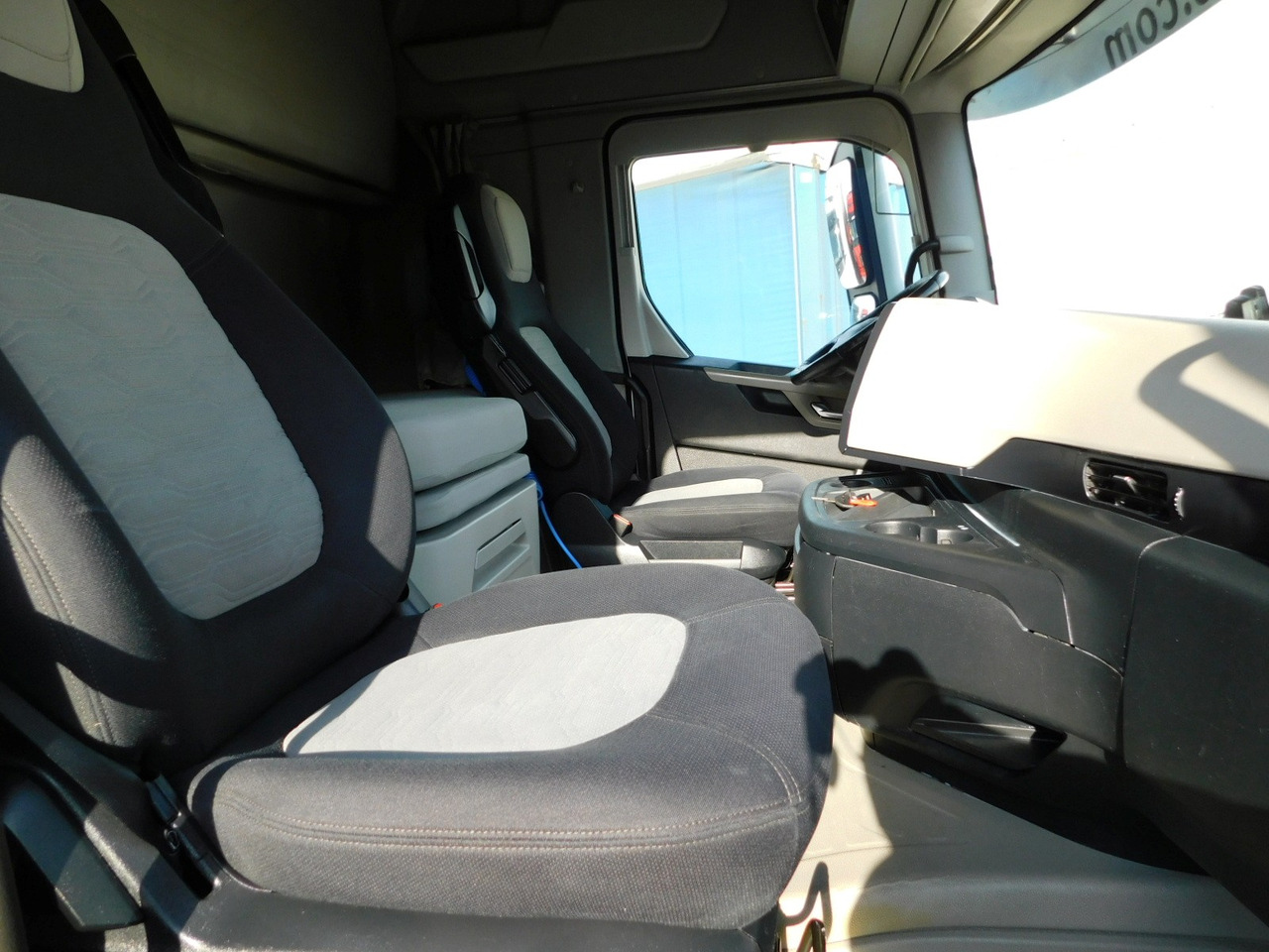 Ford F max ll 4x2 scab e6 12tx2620 - Xe đầu kéo: hình 5 Ford F max ll 4x2 scab e6 12tx2620 - Xe đầu kéo: hình 5