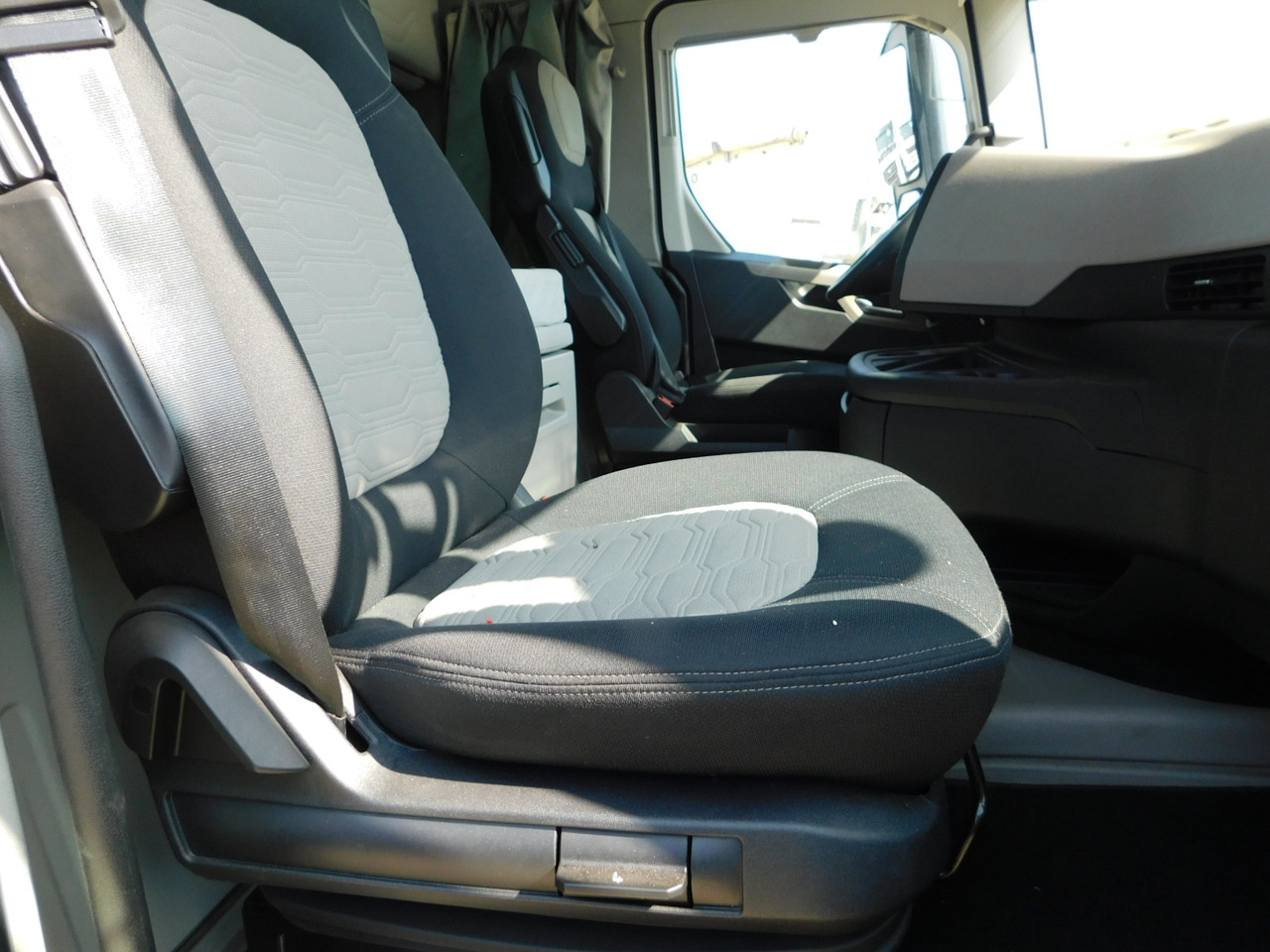 Ford F max ll 4x2 scab e6 eco 16spdamt ecotorq - Xe đầu kéo: hình 5 Ford F max ll 4x2 scab e6 eco 16spdamt ecotorq - Xe đầu kéo: hình 5