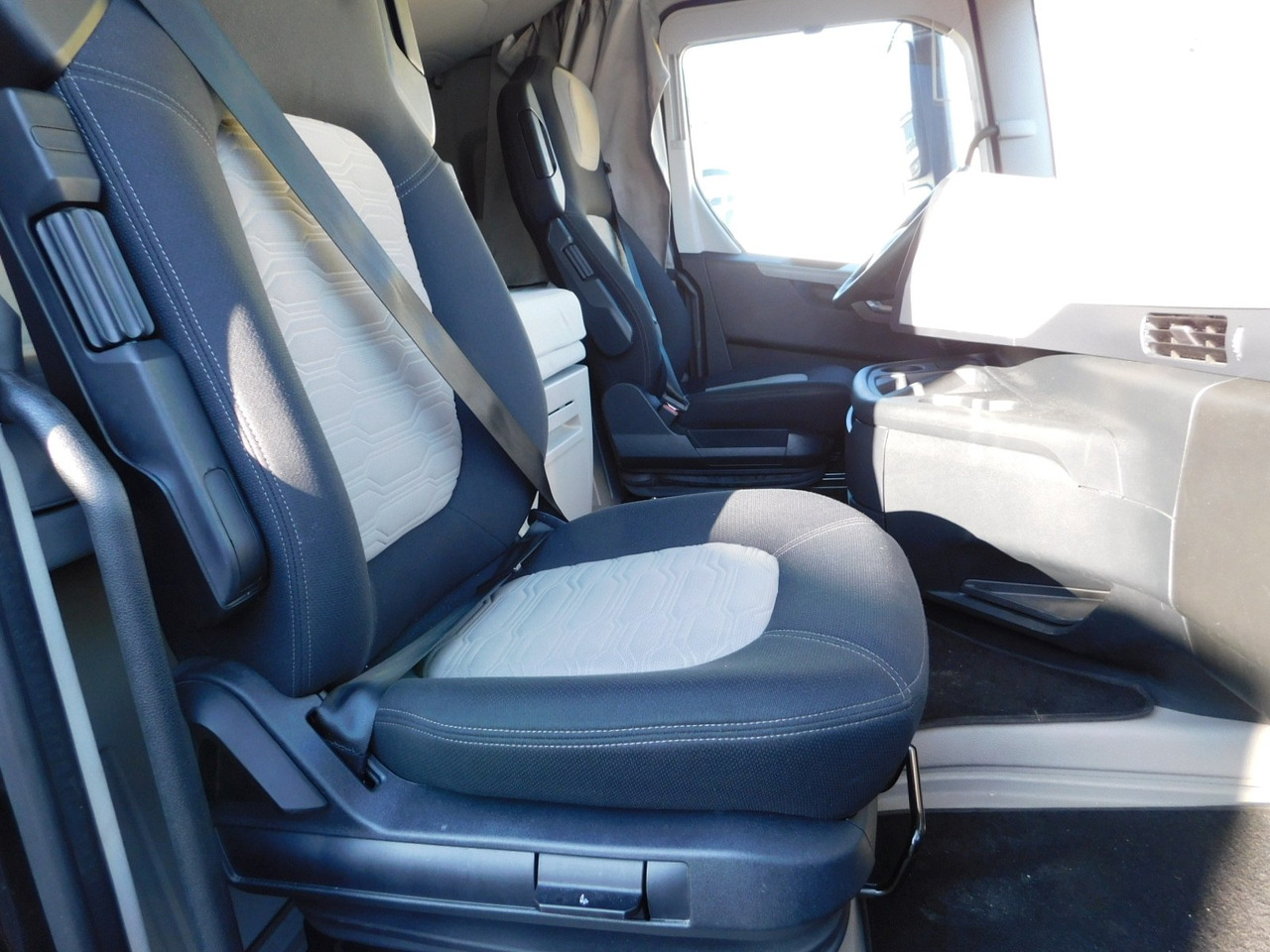 Ford F max ll 4x2 scab e6 eco 16spdamt ecotorq - Xe đầu kéo: hình 5 Ford F max ll 4x2 scab e6 eco 16spdamt ecotorq - Xe đầu kéo: hình 5
