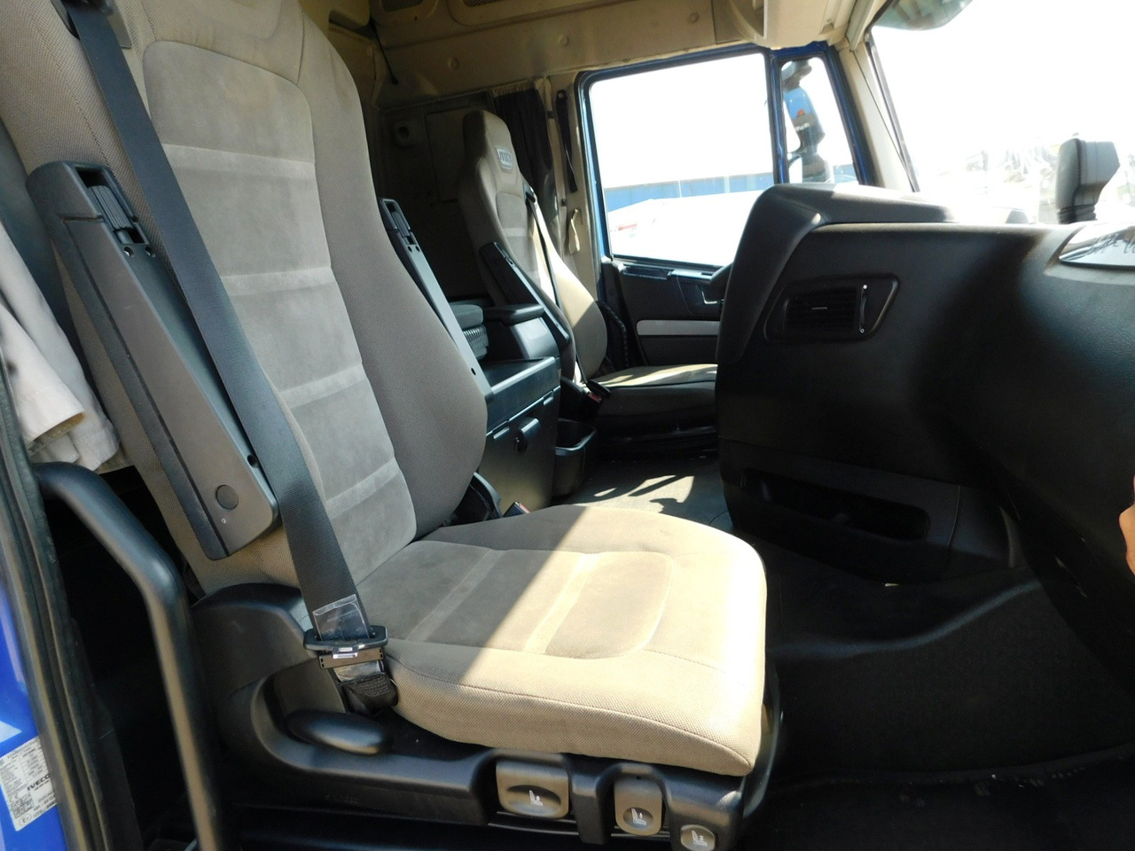 Iveco As440tp - Xe đầu kéo: hình 5 Iveco As440tp - Xe đầu kéo: hình 5