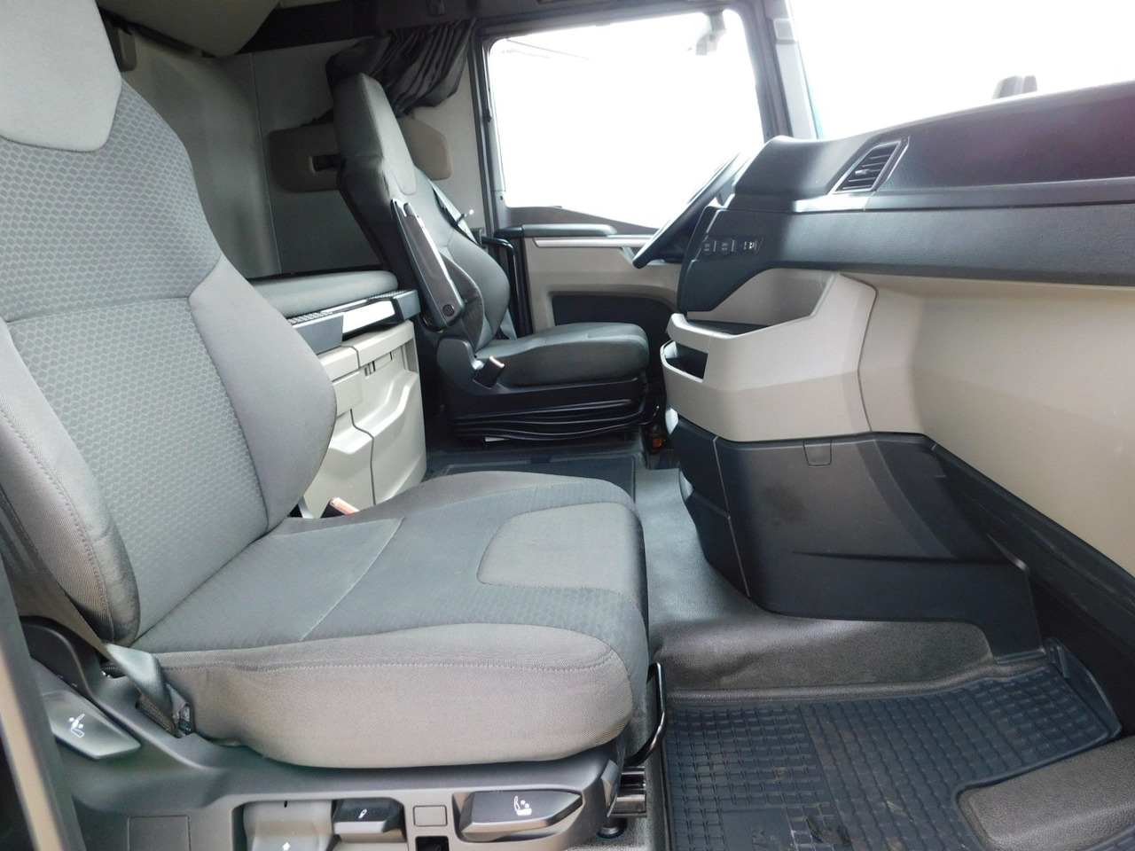 Man Tgx 18470 - Xe đầu kéo: hình 5 Man Tgx 18470 - Xe đầu kéo: hình 5
