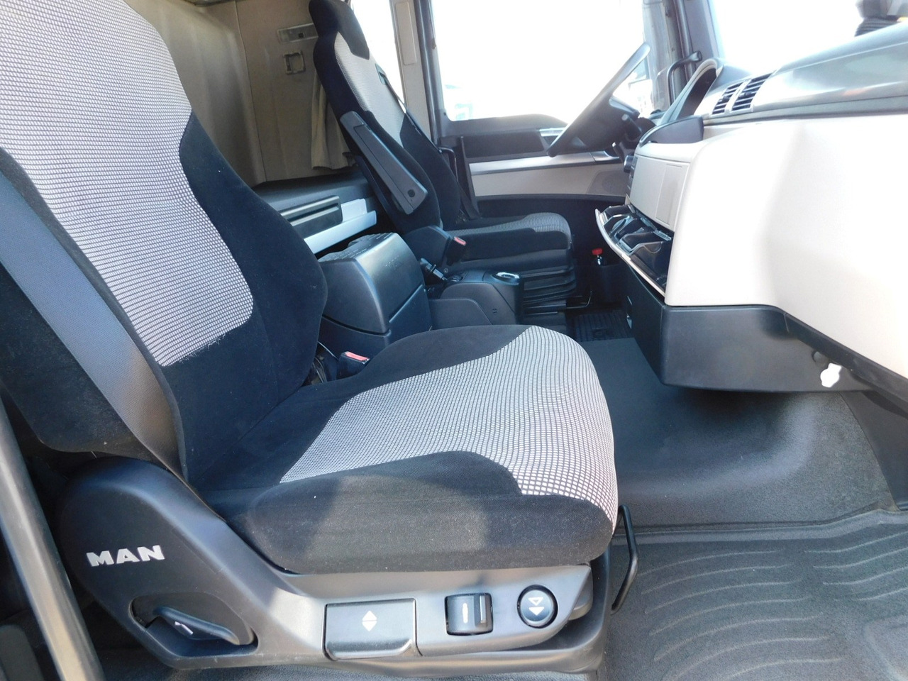 Man Tgx - Xe đầu kéo: hình 5 Man Tgx - Xe đầu kéo: hình 5