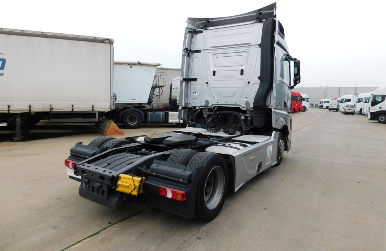 Mercedes Actros - Xe đầu kéo: hình 3 Mercedes Actros - Xe đầu kéo: hình 3