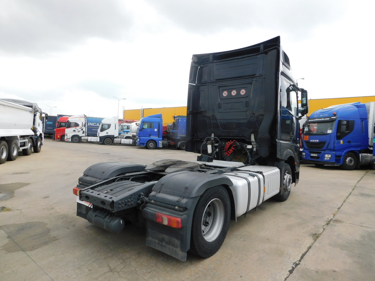 Mercedes Actros - Xe đầu kéo: hình 3 Mercedes Actros - Xe đầu kéo: hình 3